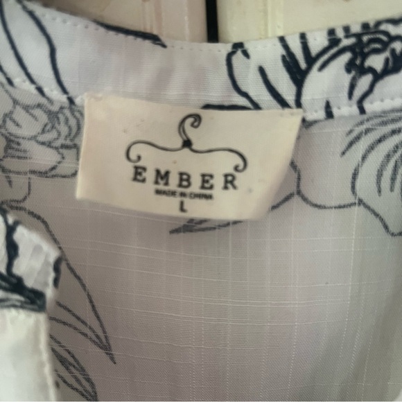 Ember Floral Sleeveless Button-Up Top - Picture 3 of 5